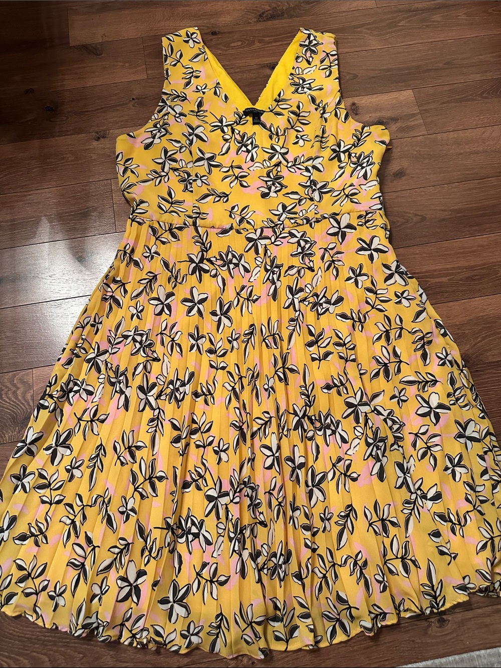 Banana Republic Yellow Floral Print Pleated Dress Sleeveless